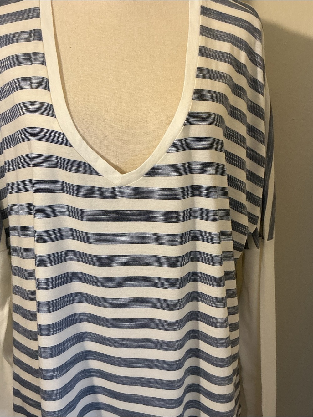 StyleMint Womens Size 4 Blue Ivory Striped V-Neck Cotton Modal Relaxed Top USA - Picture 10 of 13